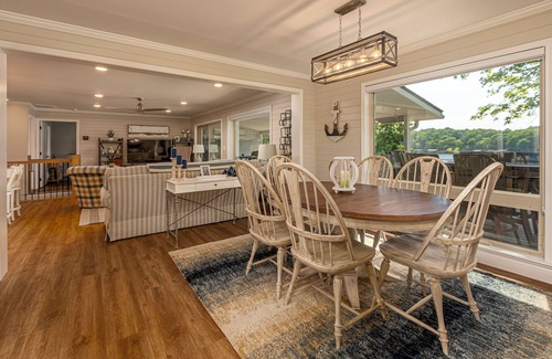 Marion House | Lake Front Luxury-5 beds, 3 baths, Tiki Bar, 2 slip dock