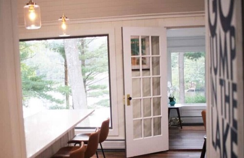 Burlington House | Lake Front: New Cottage Charmn