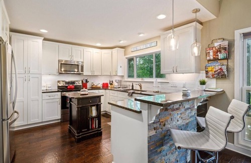 Bella Vista House | Lake front - Newly renovated - Gorgeous Views - Close to trails!