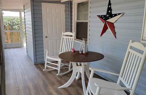 Highland Cottage | Lake Front Oasis. Amazing Sunsets-12 min from Sebring Raceway