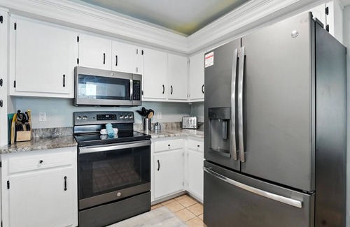 Fort Myers House | Lake Front Oasis in Cape Coral with Pool, Kayaks, and Scenic View