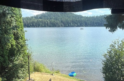 Deka Lake House | Lake-front on the prettiest lake in the Cariboo