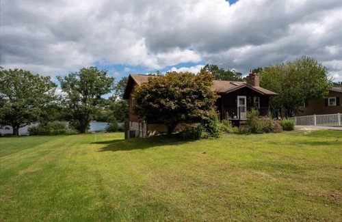 White Haven Cabin | Lake Front Pocono Cabin | Massive Yard & Hot Tub
