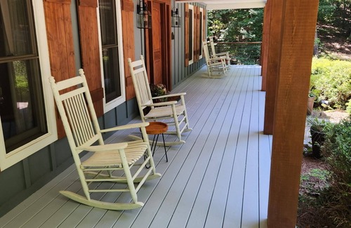 Blairsville House | Lake Front, Pontoon Boat, Fire pit, Kayaks,Hot tub, Ping Pong, Dock