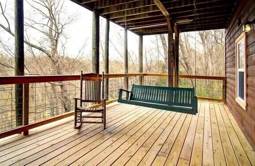 Seymour Cabin | Lake Front * Pool Table * Hot Tub