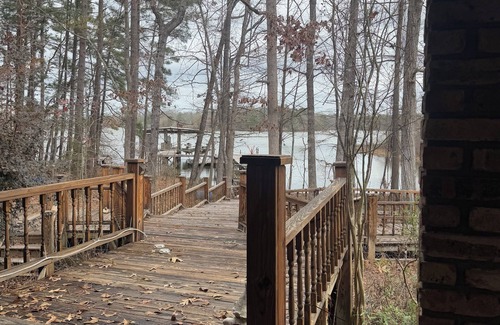 Florien House | Lake front property 3 bedroom with big back porch.