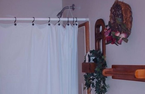 Irons Cottage | Lake Front, Recently Renovated 3 Bedroom Cottage, Harper Lake