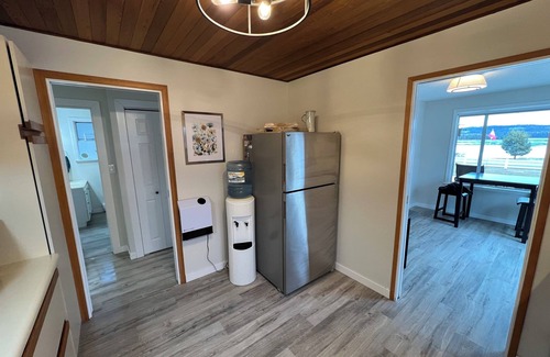 70 Mile House House | Lake Front Recreational Acre