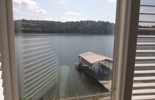Lincoln House | Lake Front Retreat! Sleeps 10