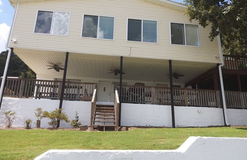 Lincoln House | Lake Front Retreat! Sleeps 10