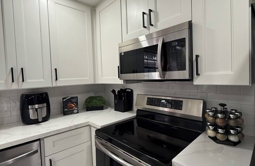 West Livingston House | Lake front spacious 4-bedroom house in welcoming Livingston with WiFi, AC & MORE