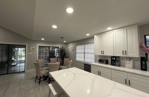 West Livingston House | Lake front spacious 4-bedroom house in welcoming Livingston with WiFi, AC & MORE