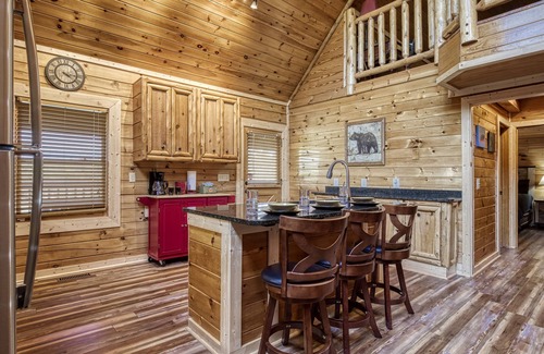 Sevierville Cabin | Lake Front-Swimming Pool Access-Private Dock-2 Bedroom-Arcade game-Hot Tub