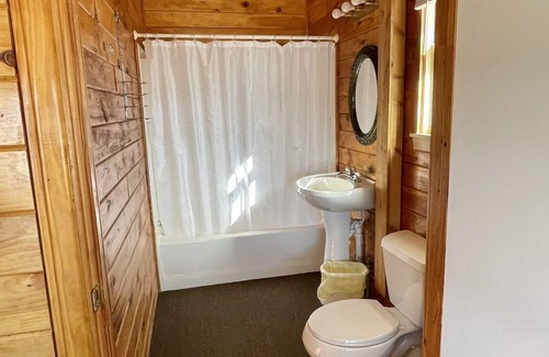 Graham Cabin | Lake front weekend cabin #8