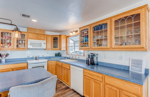 Copeland House | Lake Front With shared Boat Dock and private hot tub