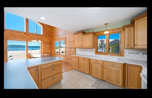 Mears House | Lake frontage, Dune beach sand from deck to water! One of a kind.