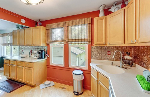 Williams Bay House | Lake Geneva Family Gem w/Fenced Dog Run!