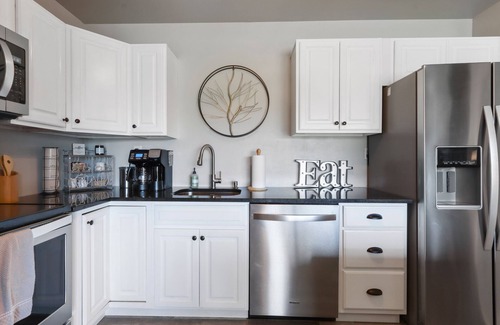 Lake Geneva Condo | Lake Geneva Getaway! King Bed! Fireplace!