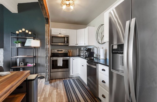 Lake Geneva Condo | Lake Geneva Getaway! King Bed! Fireplace!