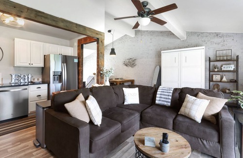 Lake Geneva Condo | Lake Geneva Getaway! King Bed! Fireplace!