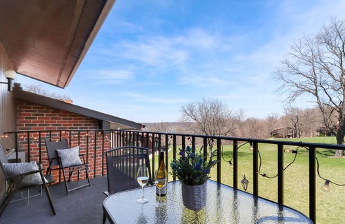 Lake Geneva Condo | Lake Geneva Getaway! King Bed! Fireplace!