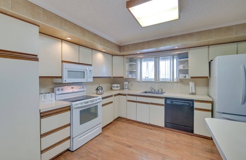 Lake George Apartment | Lake George Retreat w/Private Deck + Water Views!