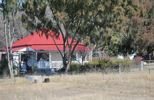 Glenlyon Cottage | Lake Glenlyon Cottage on Working Farm