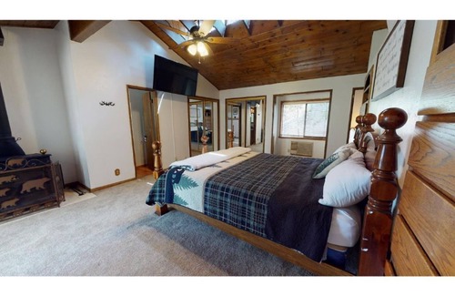 Crestline House | Lake Gregory Getaway