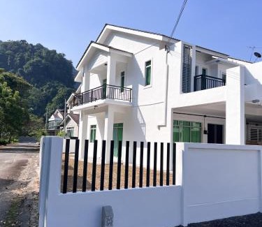 Hulu Kinta House | Lake Grove 17 near Tambun 4BR - 8 PAX