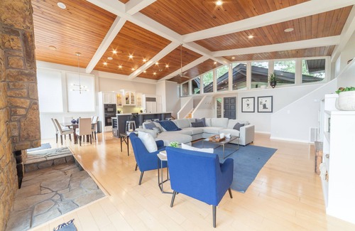 Mid America House | Lake Hamilton, 48 Private Acres, Pool, Sleeps 23 or 39