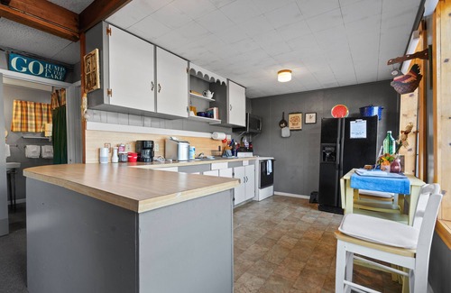 Tanglewood Estates Cottage | Lake Hamilton cottage: Large deck on lake, with kayaks. 15 minutes from Oaklawn