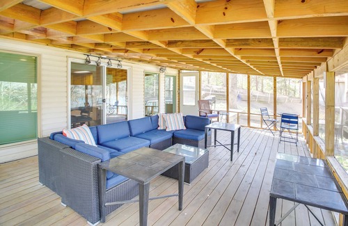 Piney House | Lake Hamilton Family Gem: Hot Tub & Boat Slip!