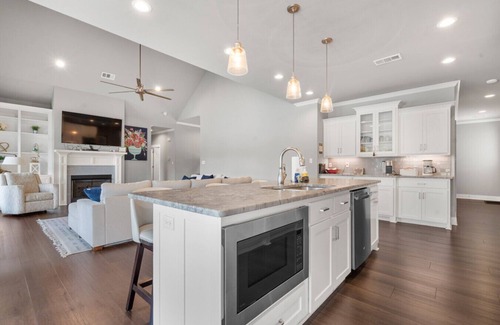 Hot Springs House | Lake Hamilton Gem w/Boat Dock