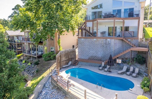 Piney House | Lake Hamilton House with Pool and Hot Tub!