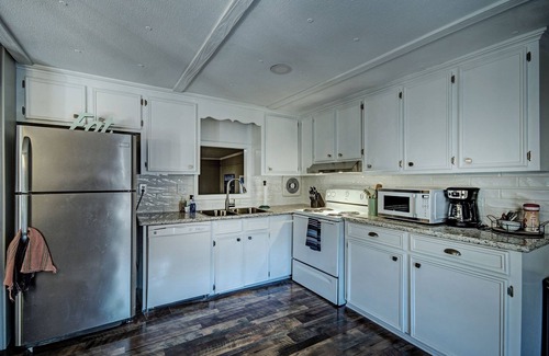 Ludlow House | Lake Harbor Landing - Cozy Cottage on the Rez