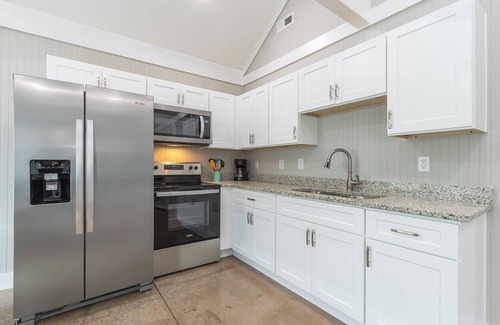 Townville Cabin | Lake Hartwell Cabins-15 Minutes to Clemson-Near Green Pond Landing
