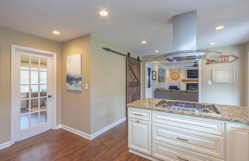 Northlake House | Lake Hartwell w/Dock, Pool, Clemson, Fishing Tournaments, Sleep 12, Anderson SC