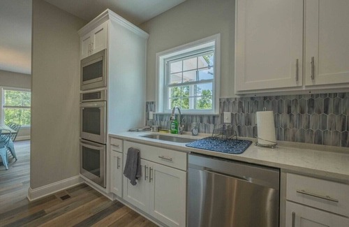 Westminster House | Lake Hartwell with Private Dock on Deep Water