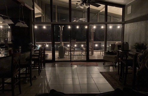 Canyon Lake Cottage | LAKE HAUS- Lake front home! Direct access to Canyon Lake.