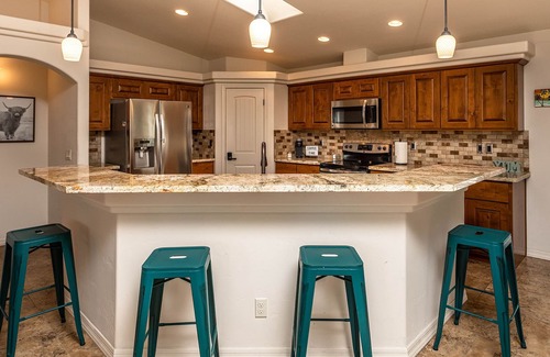 Lake Havasu City House | Lake Havasu Getaway 🌅 - Hot Tub💦Clean🧽Spacious
