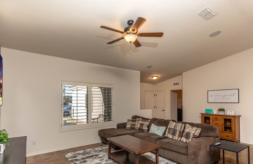 Lake Havasu City House | Lake Havasu Getaway 🌅 - Hot Tub💦Clean🧽Spacious