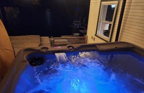 Piney House | Lake Haven Chateau - Hot Tub, Game Room, Pontoon Boat, 3BR, 3 Bathroom