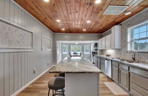 Piney House | Lake Haven (Hot Tub, Game Room)