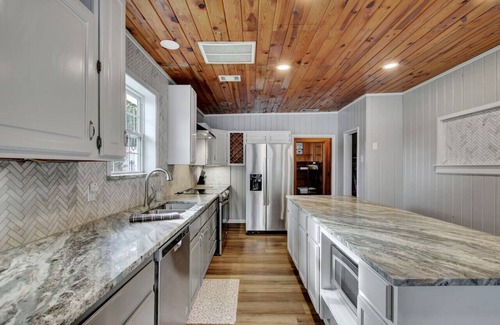 Piney House | Lake Haven (Hot Tub, Game Room)