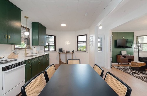 Hickory House | Lake Hickory Trio 2BR Green Unit