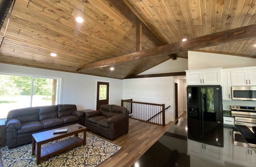 Holcombe Cabin | Lake Holcombe Lakehouse + Party Shed