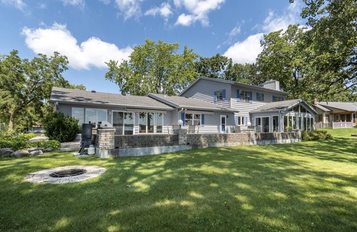 Lake Ripley House | Lake Home - 3,500 sq ft - 20 min from Madison!