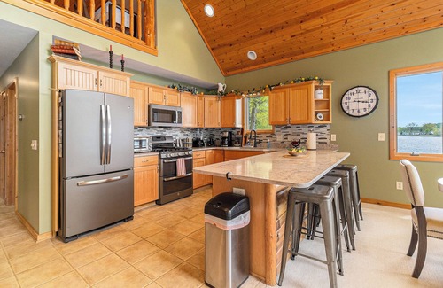 Custer House | Lake Home w/Hot Tub & Spectacular Outdoor Areas. 3 Bedroom, 3 Bath. Sleeps 8