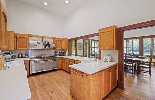Redwood Valley House | Lake House - 5-bedroom house at Leonard Lake Reserve