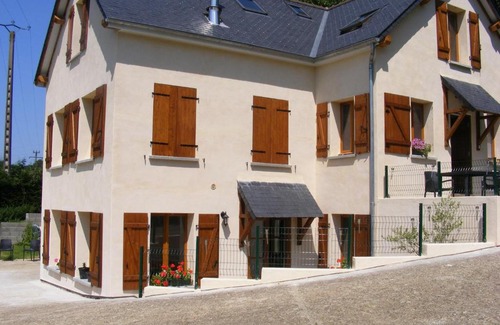 Beaumont-Pied-de-Boeuf Apartment | Lake House France